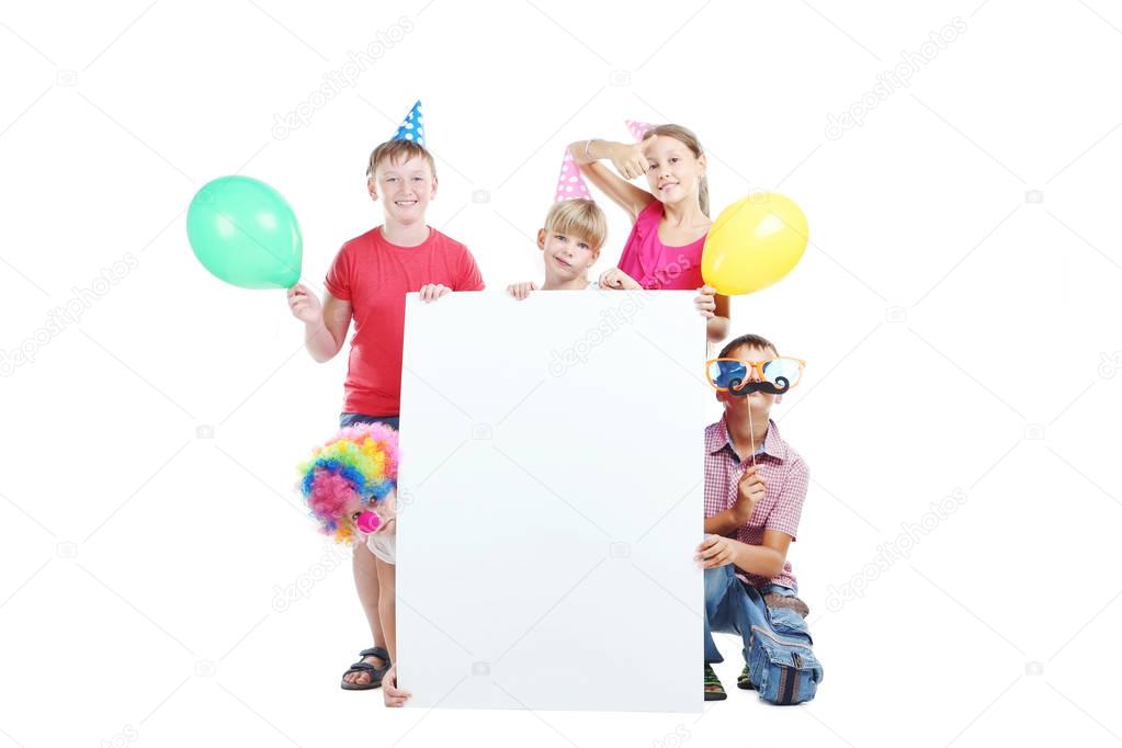 children celebrating birthday 