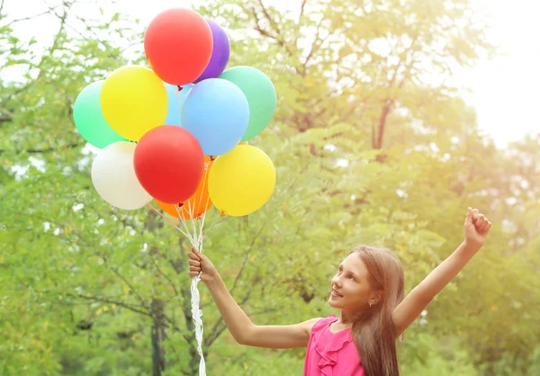 Gadis kecil dengan balon — Stok Foto