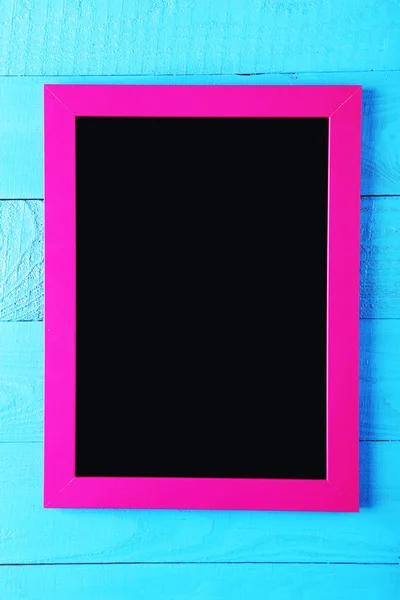 青の背景にピンクのフレーム — ストック写真