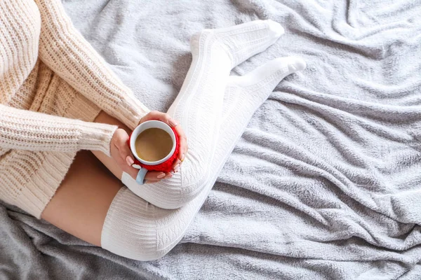 Woman with coffee on bed — Stock Photo, Image