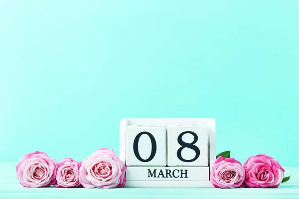 Rosas con calendario cubo — Foto de Stock