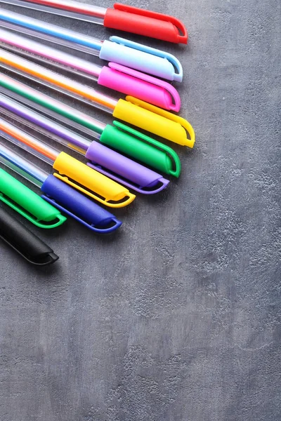 Пучок цветных ручек — стоковое фото