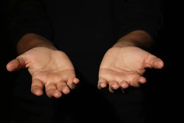 Adulto manos masculinas — Foto de Stock