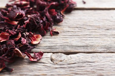 laptop beraber üzerinde çalışan iş kadınları  