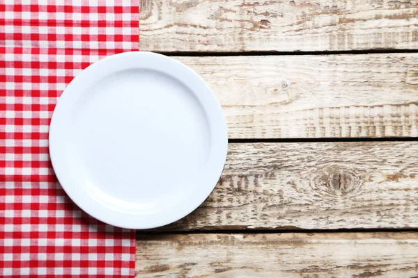 Empty plate with napkin — Stock Photo, Image