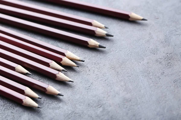 Рисование коричневых карандашей — стоковое фото