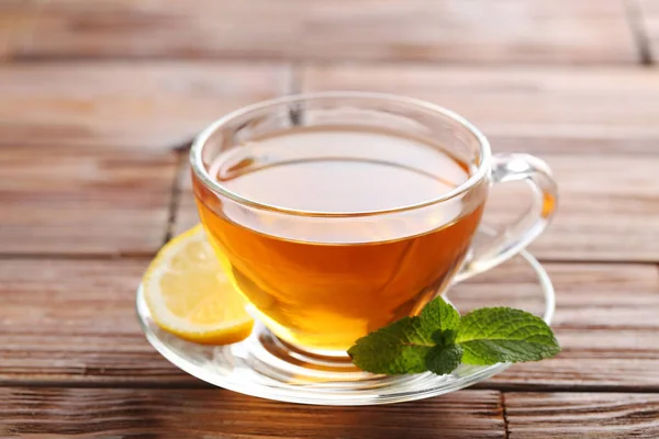 Cup of tea with mint and lemon — Stock Photo, Image