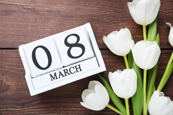 Bouquet of tulips with cube calendar — Stock Photo, Image