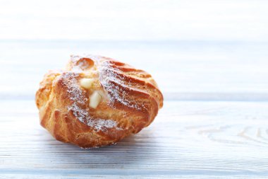 Krema ile ev yapımı profiterol