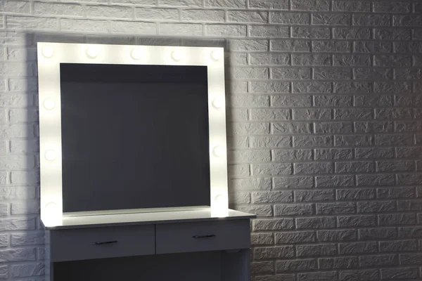 Makeup mirror with lightbulbs — Stock Photo, Image