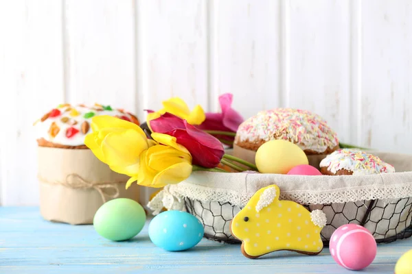 Pasteles de Pascua con huevos —  Fotos de Stock