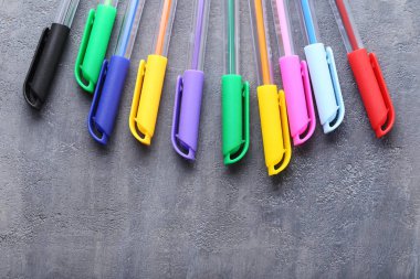 Tablo renkli kalemler