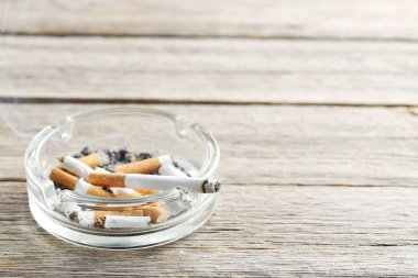 Sigara izmaritleri ash ile