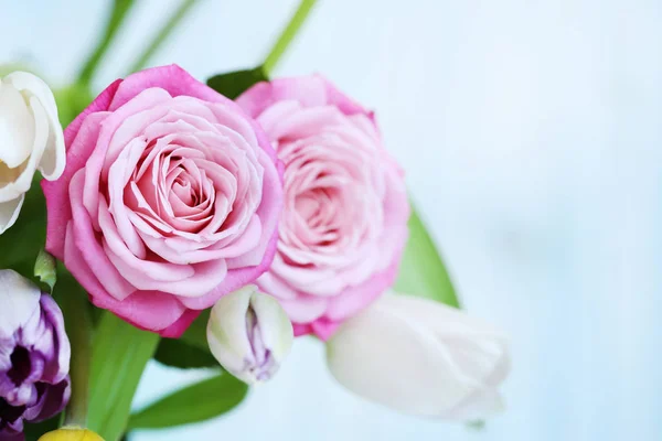 Bouquet of roses and tulips — Stock Photo, Image