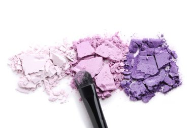 ezilmiş makyaj göz farı fırçası ile 