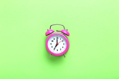 Pembe alarm saati 