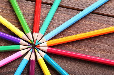 Kalp şeklinde yalan çizim kalemleri 