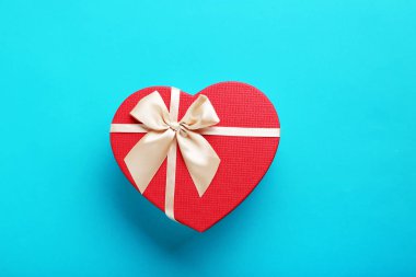 Kurdele ile kalp hediye kutusu 