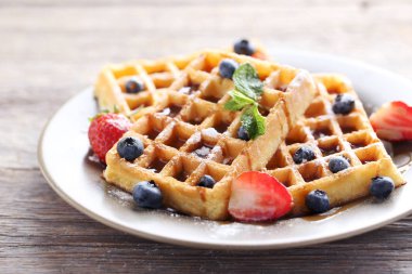 Çilek plaka ile ev yapımı gözleme 