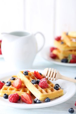 Çilek plaka ile ev yapımı gözleme