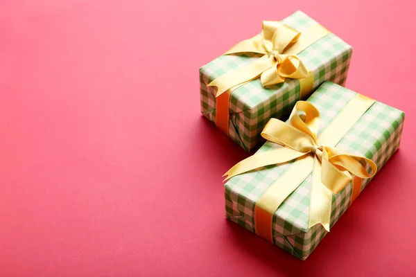 Geschenkboxen mit Schleife — Stockfoto