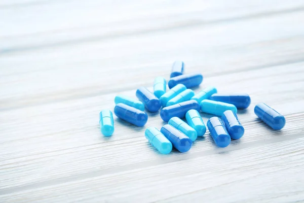 Montón de pastillas azules cápsulas — Foto de Stock