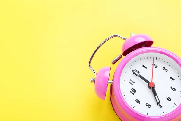 핑크 자명종 시계 — 스톡 사진