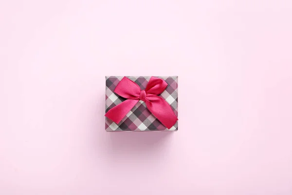 Κουτί δώρου με κορδέλα — Φωτογραφία Αρχείου