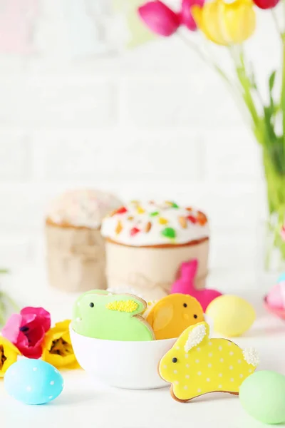 Easter eggs with cookies — Stock Photo, Image