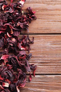 laptop beraber üzerinde çalışan iş kadınları