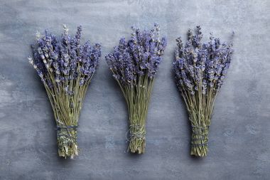 Bir demet lavanta çiçeği.
