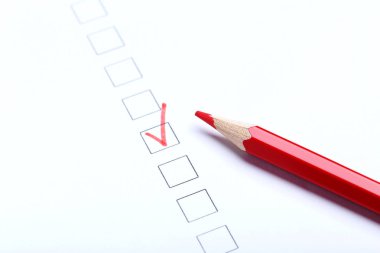 Onay kutularını beyaz kağıt üzerinde 