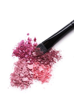 Makyaj göz farı fırçası ile