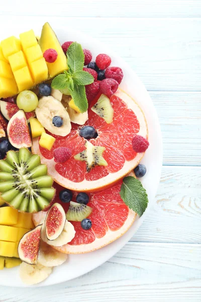 Taze meyve salataları