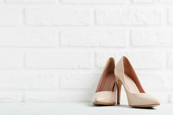 女性のかかとの高い靴のペア — ストック写真