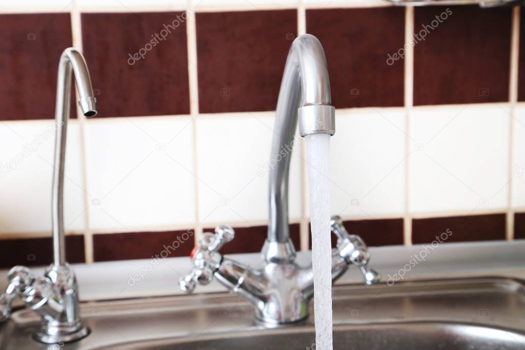 Kitchen faucet with the running water