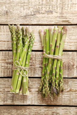 yeşil kuşkonmaz yığını