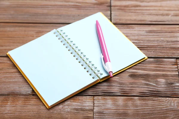 Open notebook with pink pen — Stock Photo, Image