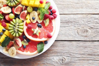 Taze meyve salatası. 