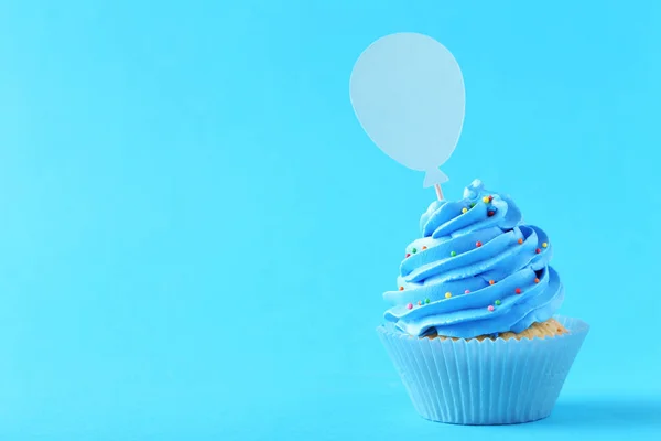 Tasty cupcake decorated paper balloon — Stock Photo, Image