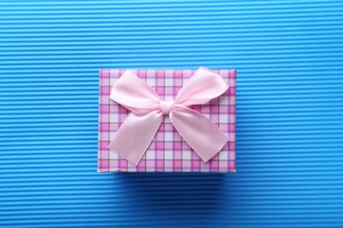 Kurdeleli hediye kutusu