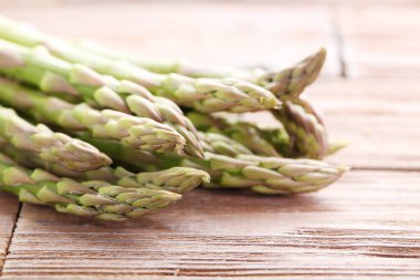 Yeşil taze kuşkonmaz 