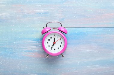 Pembe alarm saati