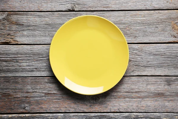 Boş sarı tabak — Stok fotoğraf