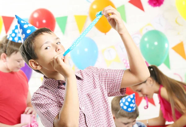 Glückliche Kinder, die Spaß haben — Stockfoto