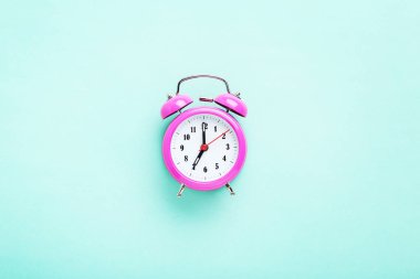 Pembe alarm saati