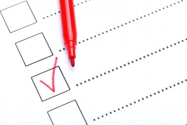 Onay kutularını beyaz kağıt üzerinde