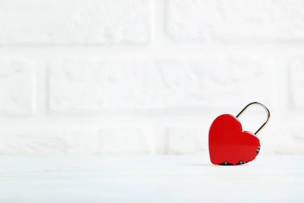 Heart shaped padlock — Stock Photo, Image