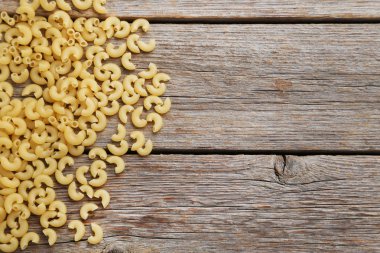 Pişmemiş makarna penne