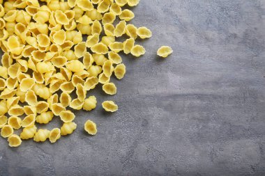 Pişmemiş makarna penne